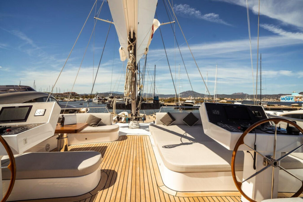 one-force_yacht_deck-1030x687