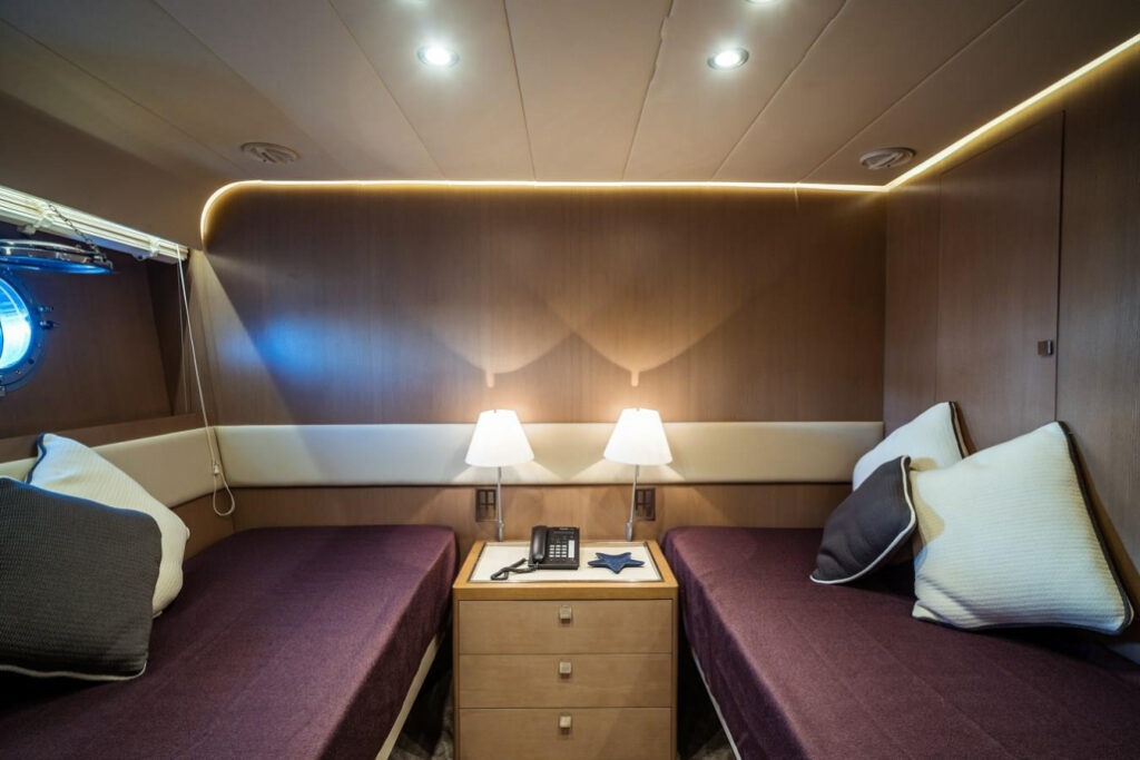 one-force_yacht_double-cabin-1030x687