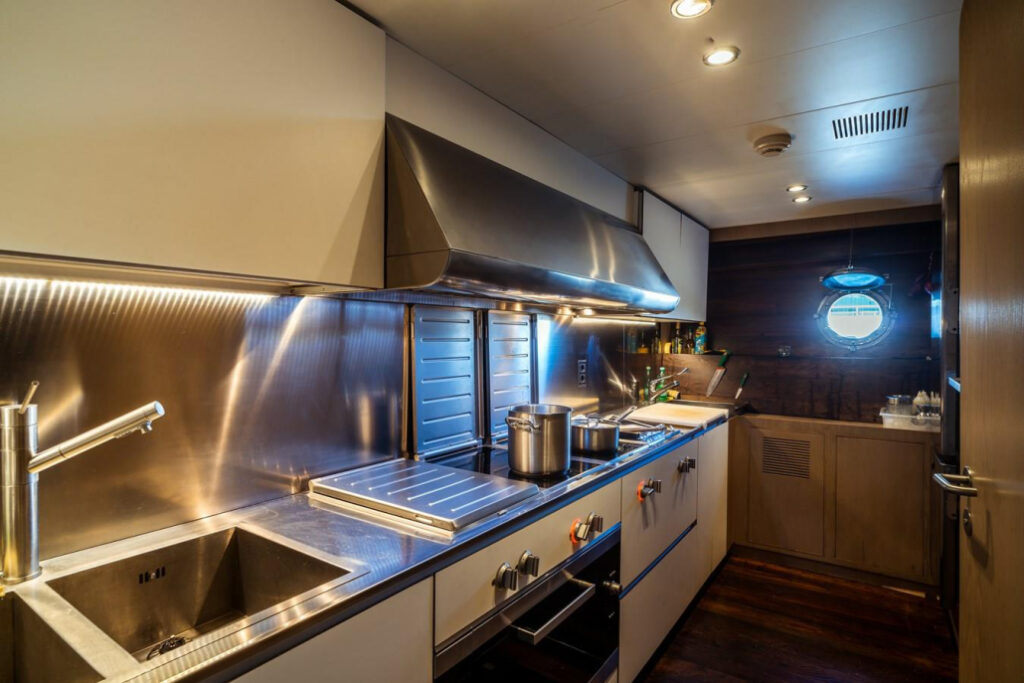 one-force_yacht_galley-1030x687