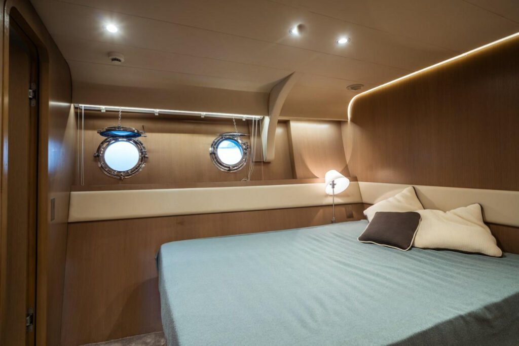 one-force_yacht_sleeping-1030x687