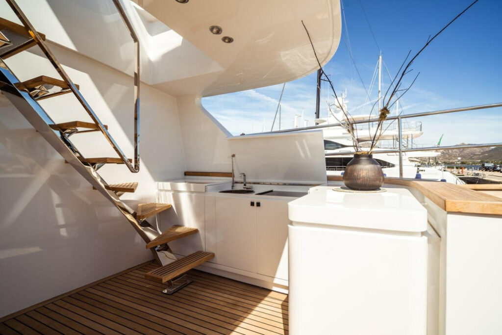 one-force_yacht_stairs-1030x687