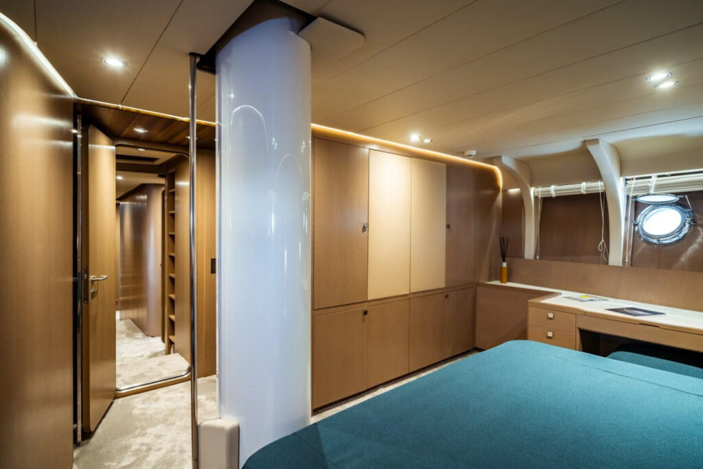 one-force_yacht_stateroom-1030x687