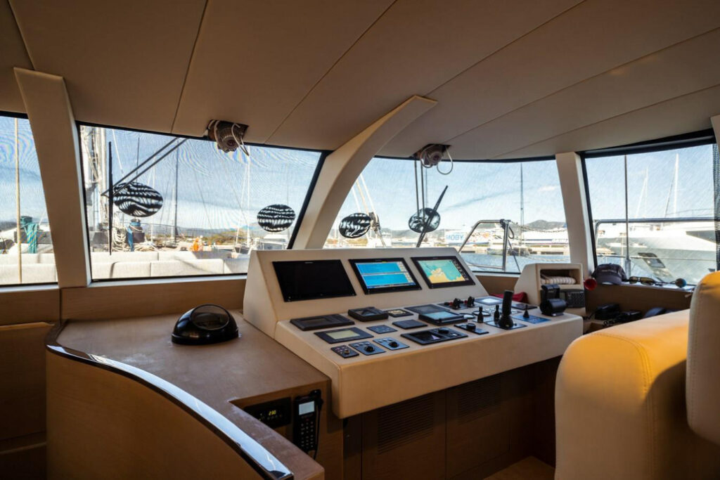 one-force_yacht_steering-1030x687